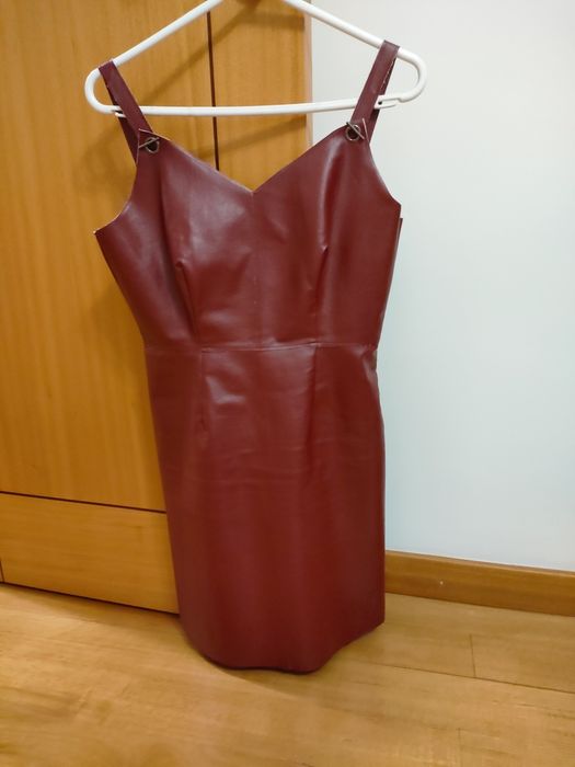 Vestido de Napa bordô