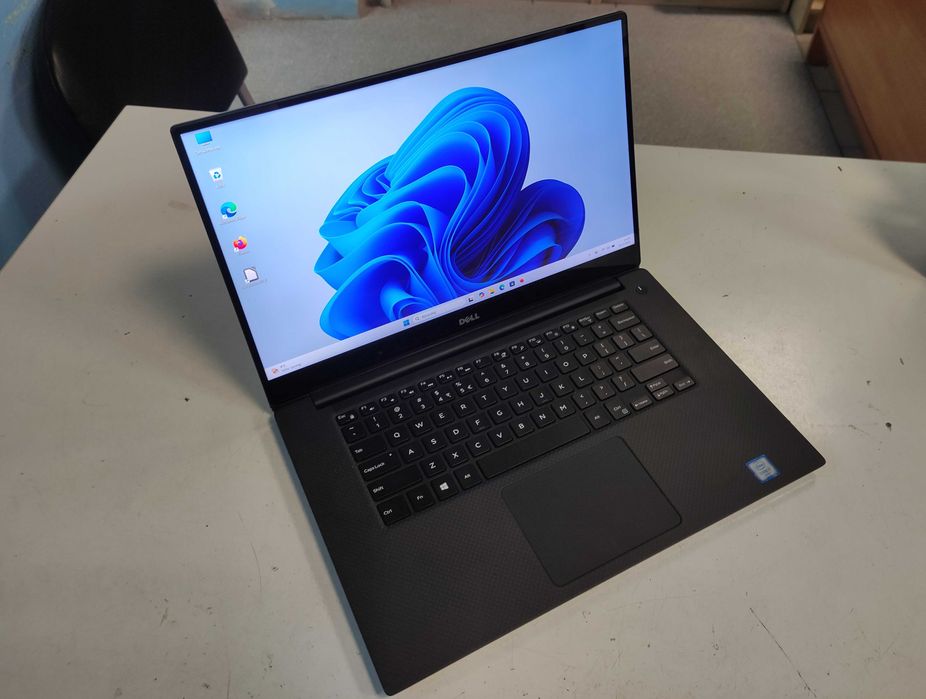 laptop Dell XPS 9550, i7-6700HQ 16GB, SSD 512GB GTX960M 15,6" 4K dotyk