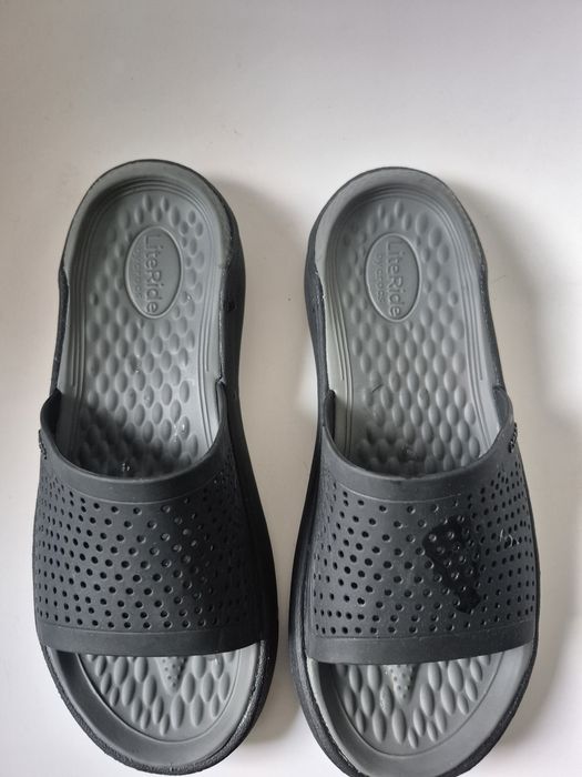 Klapki damskie marki Crocs