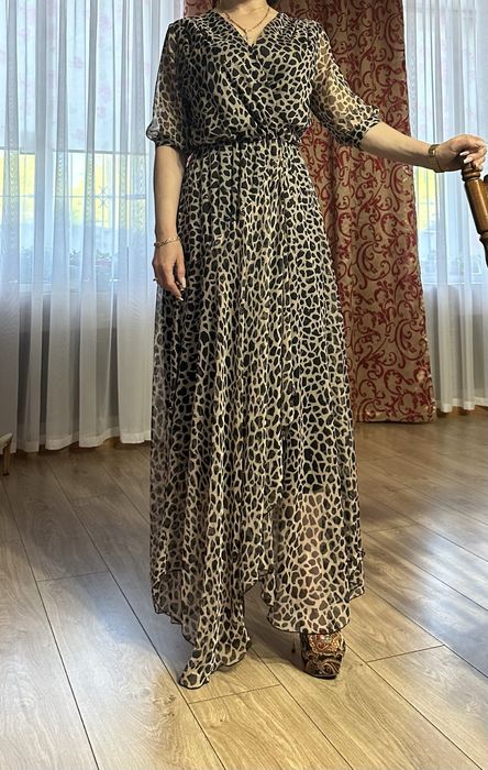 Платье !!! Было одето один раз на мероприятие!!!