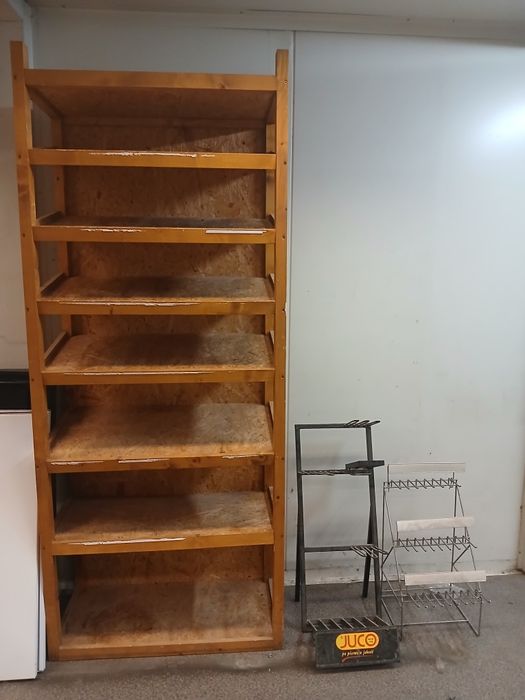 Meble biurowe półki  biurka szafki regały