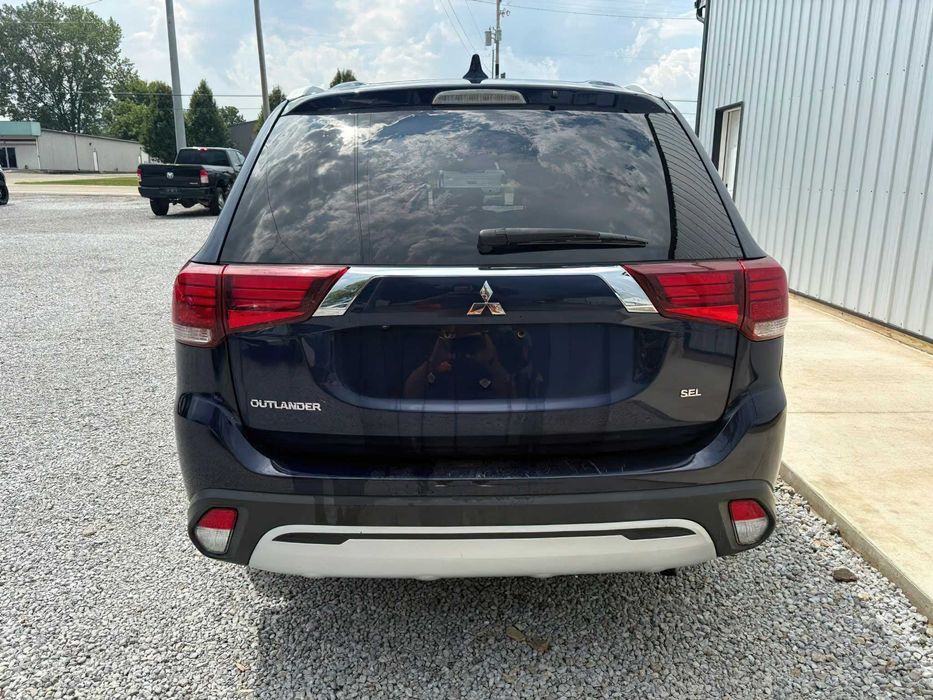 Mitsubishi Outlander      2019