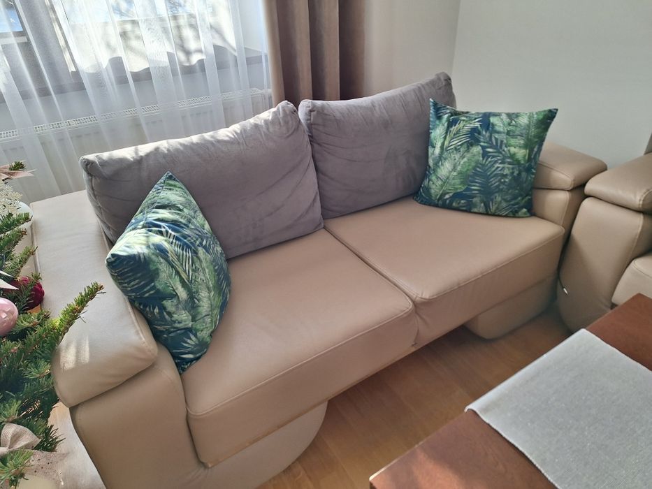 Sprzedam kanapę 240x90 cm beżowa