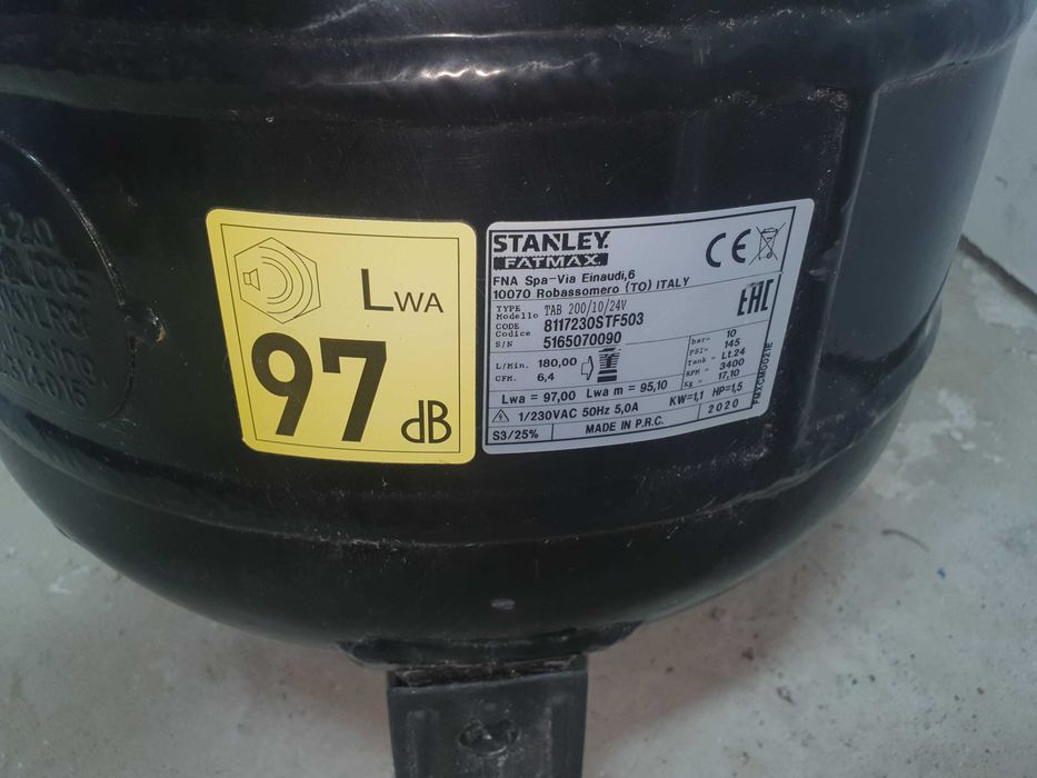 Pionowy Zbiornik do kompresora STANLEY 24 L 10 Bar z ZAWOREM