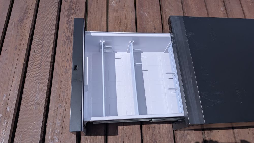 Lodówka Isotherm DR30  (uszkodzona)