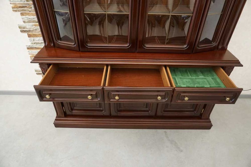 witryna z komodą mahoń mahoniowa podświetlana szer. 162   p-814  -20%