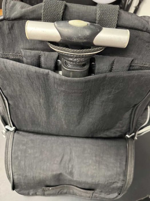 PROMOCAO - Mochila com Rodinhas Kliping Preta em Perfeito Estado