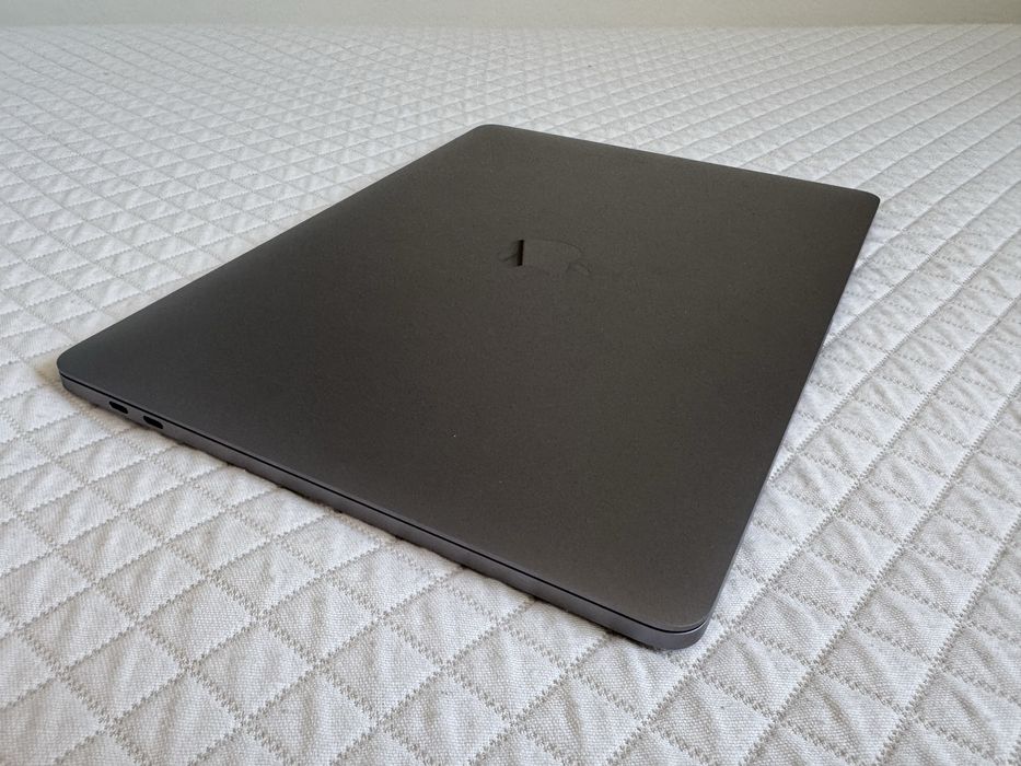 Macbook Pro - Intel i5 | 8GB Ram | 256 GB SSD