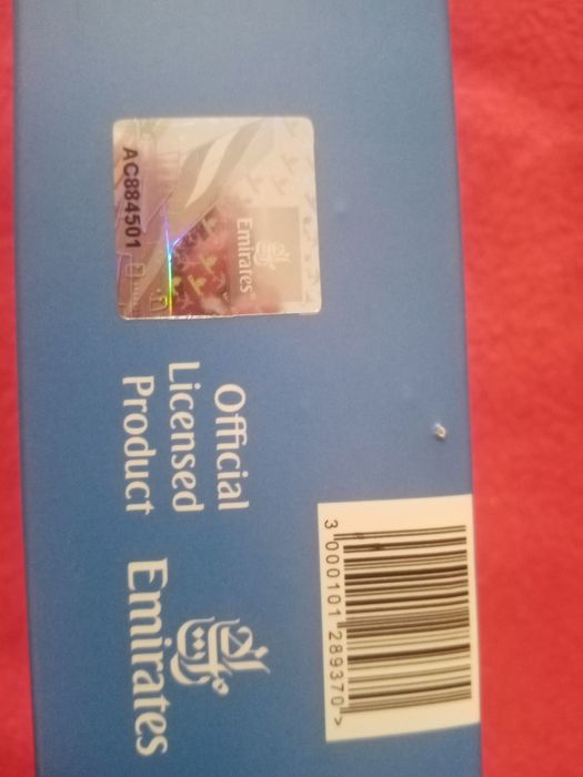 Avião modelo Emirates Boeing 777-300ER