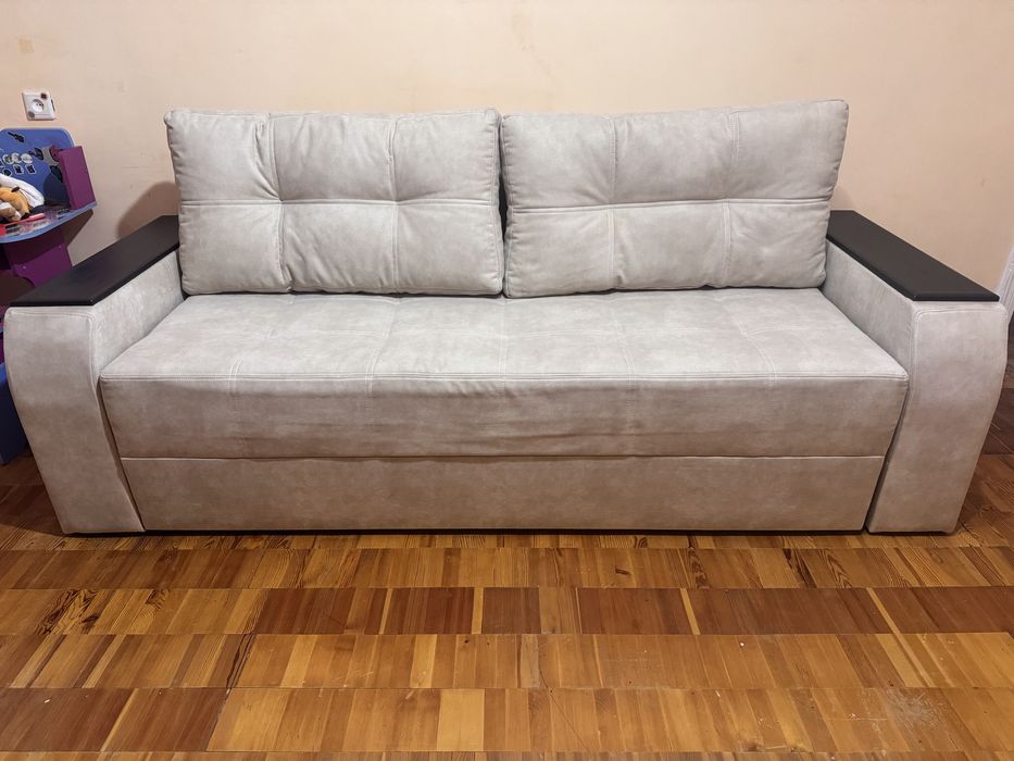Б.у. диван продам в дуже хорошому стані
