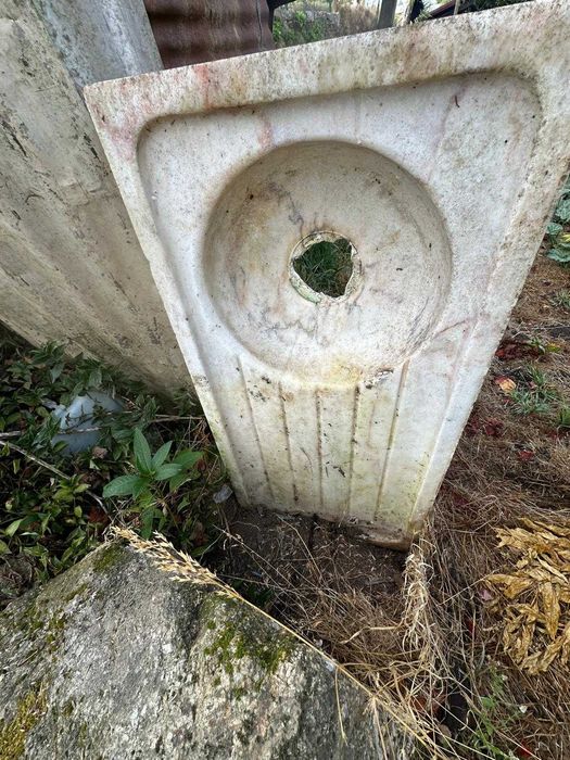 Pio ou banca maciça em Mármore