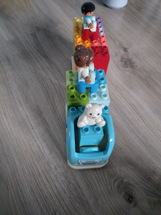 Ciężarówka Lego Duplo z alfabetem.