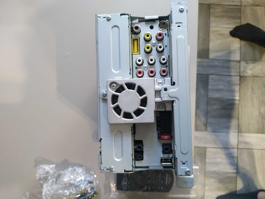 Автомагнитола Pioneer AVH-Z5050BT