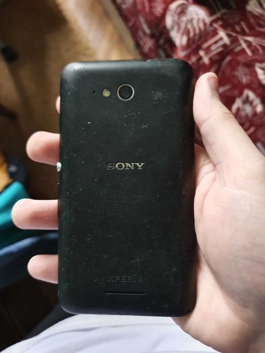 Продам телефон Sony Xperia E4g 2033