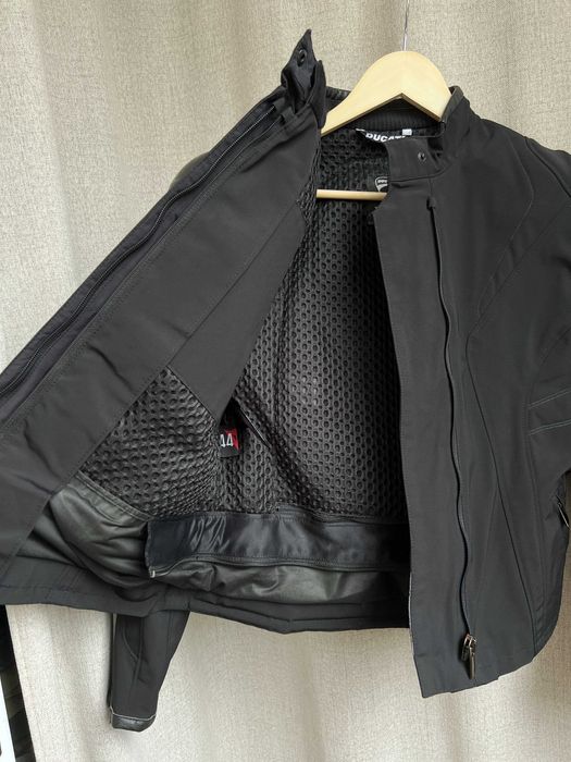 Ducati Dainese мото куртка оригінал захист спини руки