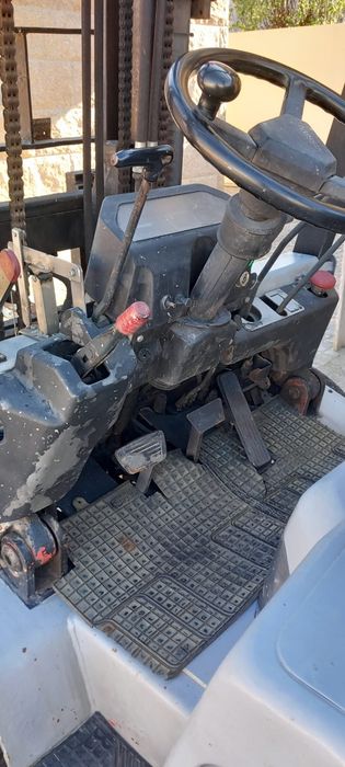 Empilhador Nissan 2.5t
