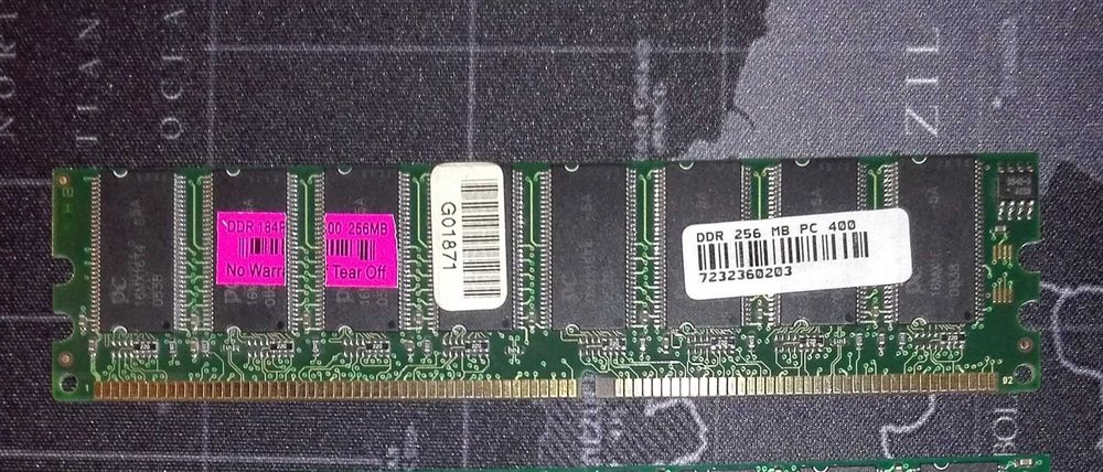 Memória RAM DDR400 256Mb