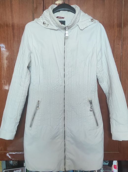 Женская удлинённая куртка с капюшоном