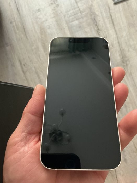 iPhone 13 128 GB.Stan praktycznie idealny.
