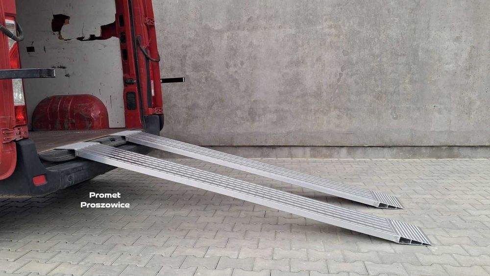 2 Lekkie Najazdy Aluminiowe Panelowe Frezowane do Busa Przyczepy 32cm szerokie