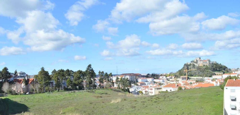 Quarto com casa de banho privativa para rapariga estudante – Marques de Pombal