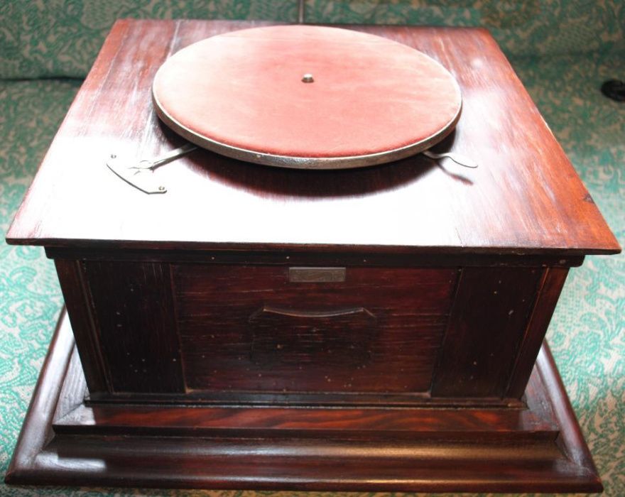 Граммофон з трубою антикварний в інтерєр дизайн проигрыватель грамофон