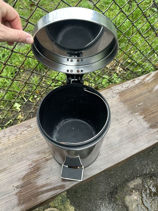 Металева педальна урна