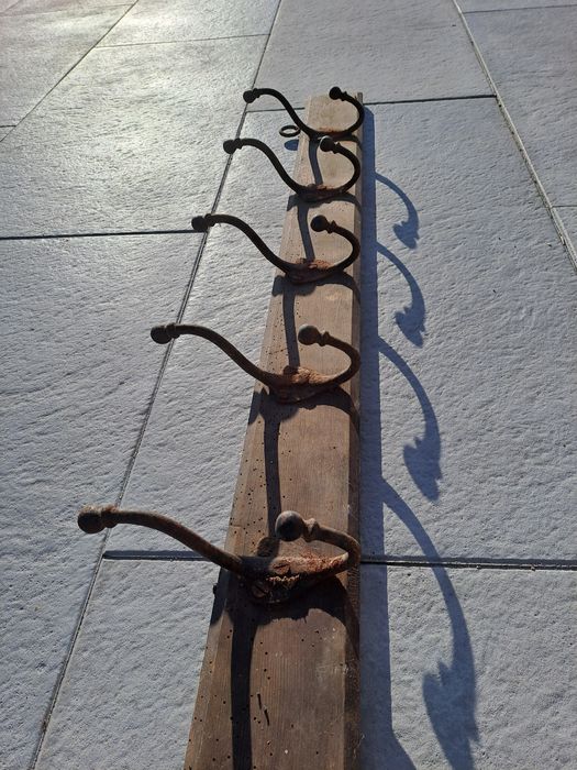 Wieszak ścienny na ubrania