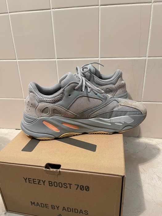 Tênis Yeezy 700 Inertia V1