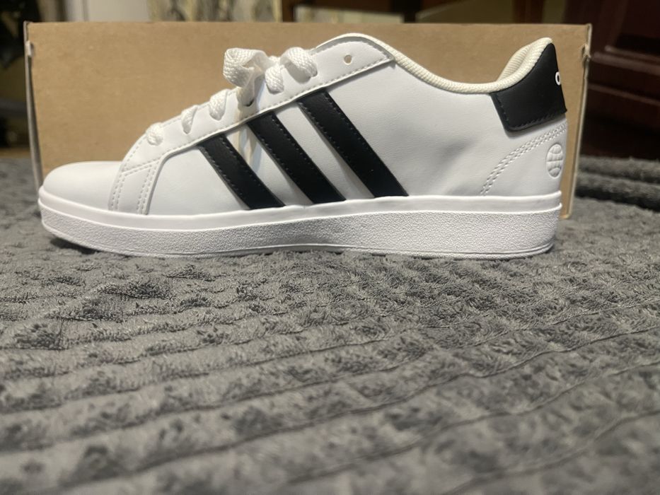 кросовки Adidas.