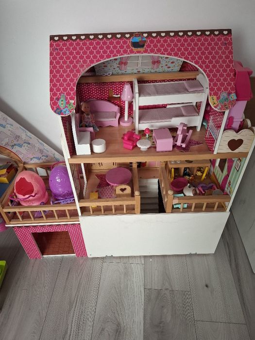Domek dla lalek drewniany
