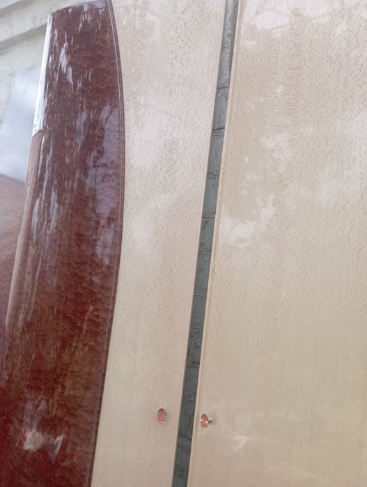 Гардероб  трёхдверный  бока шкафа овальные , размер стандарт.