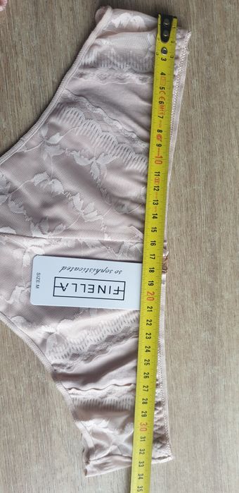 4×Damskie majtki stringi M