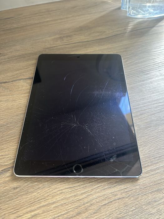 Продам iPad Air 2 128ГБ
