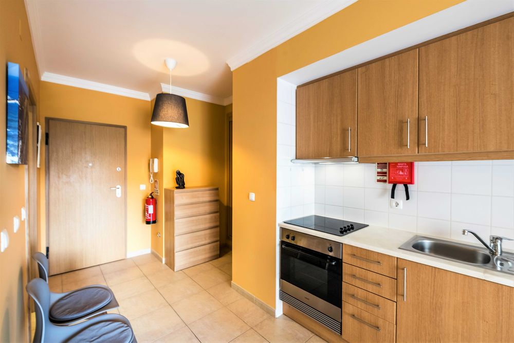 Apt T0 c/ AC, Piscina, Roupas, WIFI, TV Cabo, próx. Praia da Rocha
