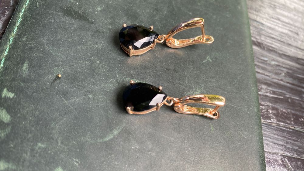 Сережки з медичного сплаву б/в