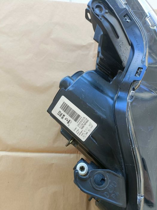 Óptica (esquerda) Toyota Auris 2017(_E18_)