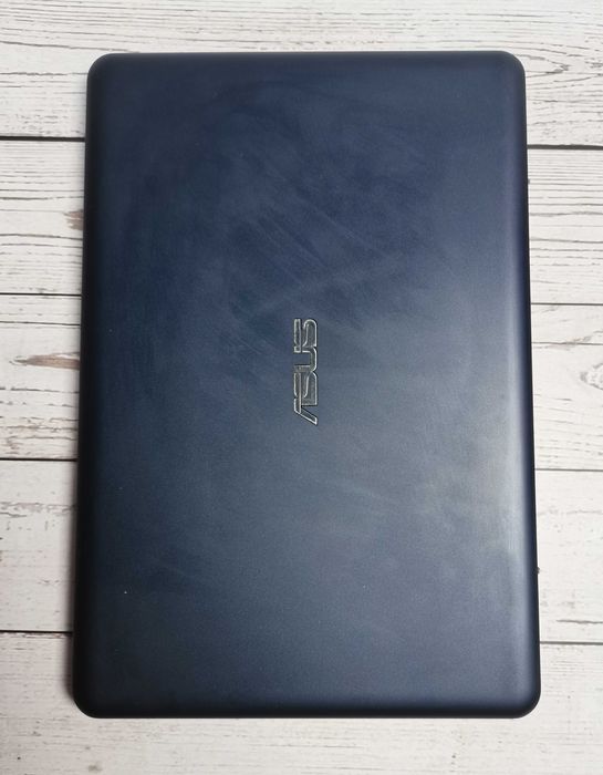 Laptop notebook Asus Vivobook E200HA - 11,6’’, Windows 10 [komplet]