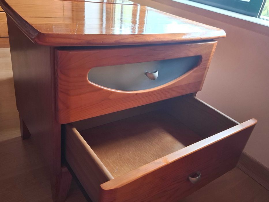 Mobília quarto completa-cama de casal, 2 mesas de cabeceira e 1 cómoda
