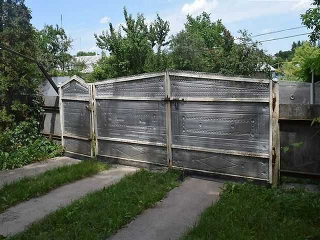 Продається добротний будинок за містом!