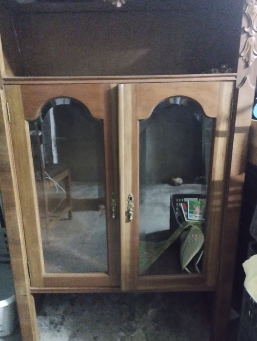 Móvel com portas em vidro