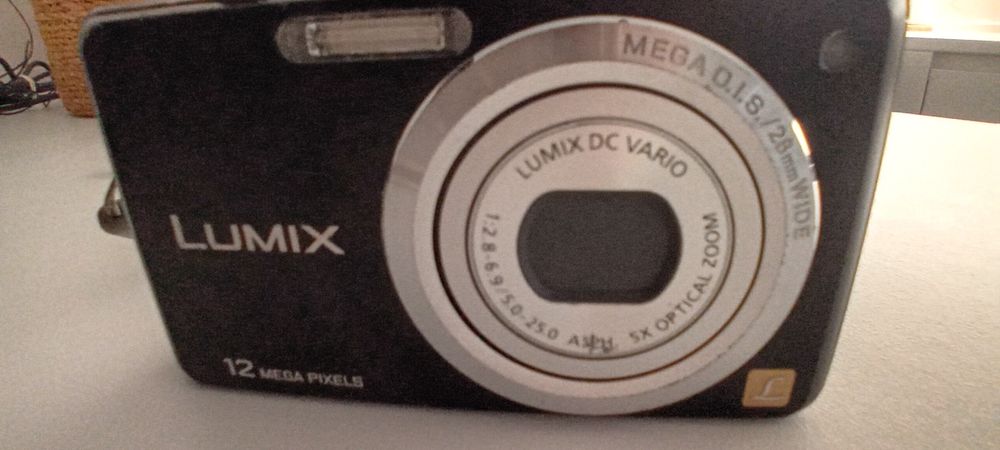 Máquina fotográfica Lumix Panasonic DMC-FS10