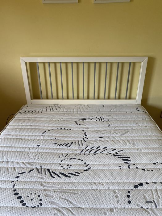 Cama de corpo e meio + Colchão
