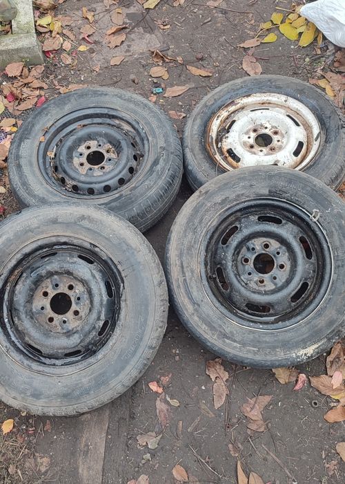 Продам диски з гумою ВАЗ R13 4*98 ЦІНА ЗА 4 ШТ.