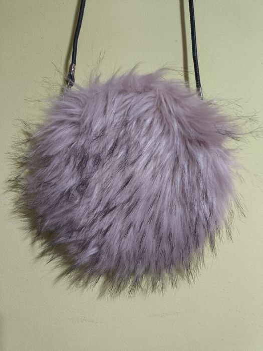 Mała, włochata torebka