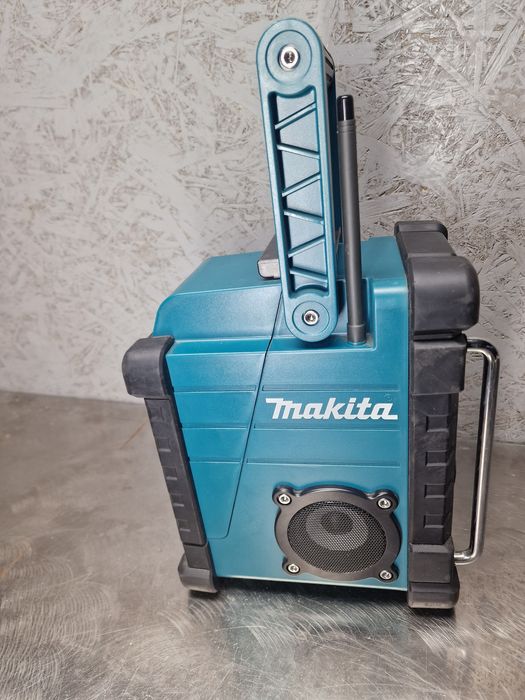 Makita DMR107 radio 18V