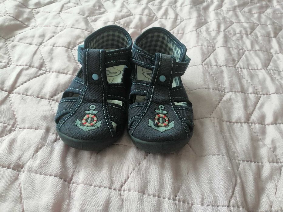 Sandałki, buciki chłopięce Ren-but 23