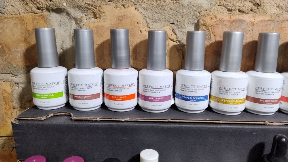 Гель-лаки и аксессуары для маникюра. Остатки