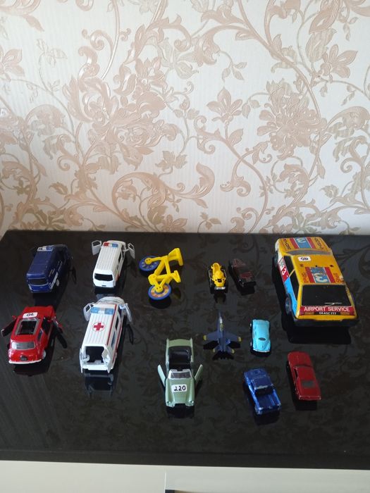 Металічні дитячі машинки