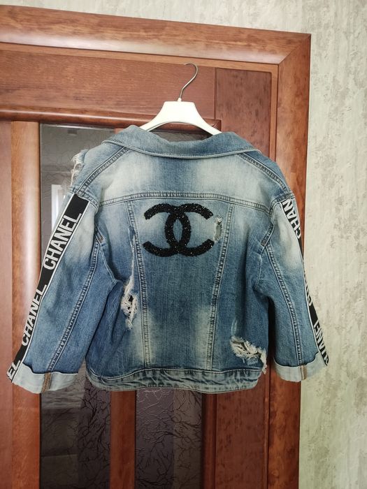 Продам курточку Шанель.